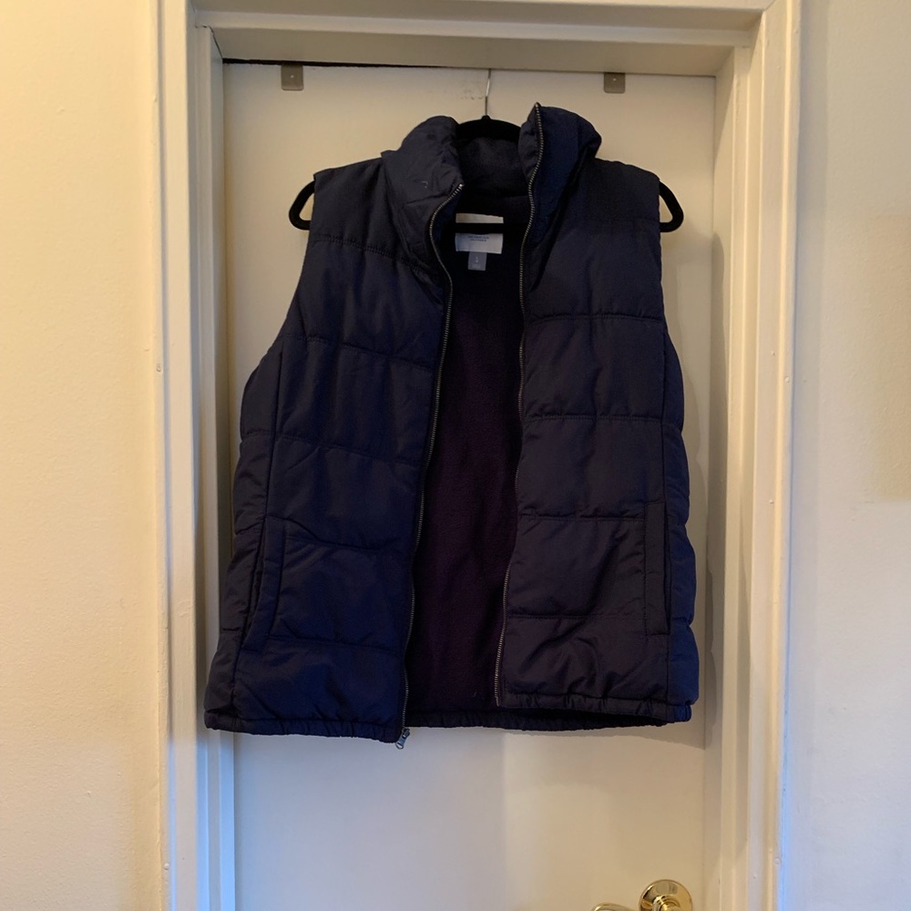 Navy Puffer Vest with pockets